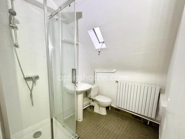 Maison familiale 8 pièces 6 chambres avec garage et cour – Centre-ville de Vimoutiers (61)