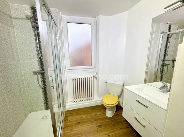 Maison familiale 8 pièces 6 chambres avec garage et cour – Centre-ville de Vimoutiers (61)