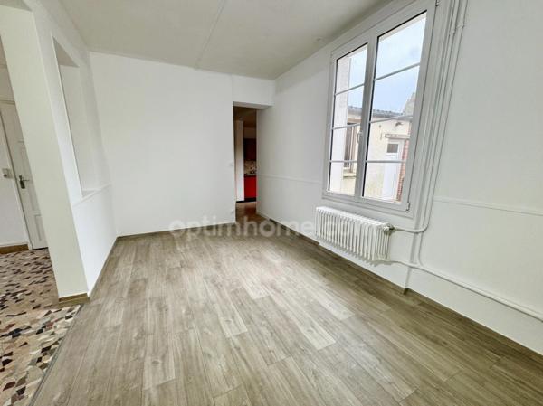 Maison familiale 8 pièces 6 chambres avec garage et cour – Centre-ville de Vimoutiers (61)