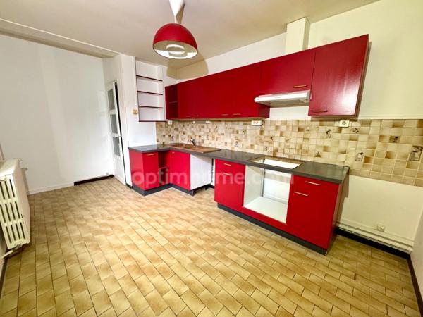 Maison familiale 8 pièces 6 chambres avec garage et cour – Centre-ville de Vimoutiers (61)