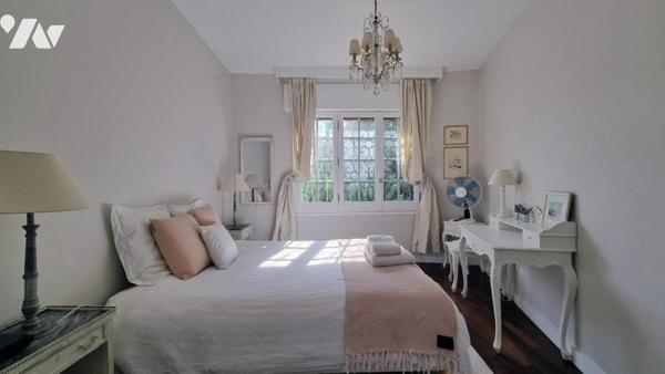 Fabron - Villa de 326 m² avec 6 chambres, piscine et vue mer !