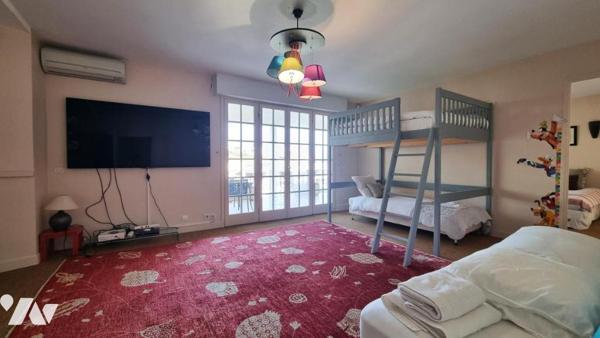 Fabron - Villa de 326 m² avec 6 chambres, piscine et vue mer !