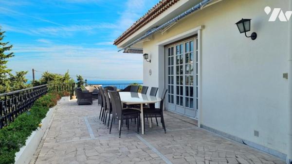 Fabron - Villa de 326 m² avec 6 chambres, piscine et vue mer !