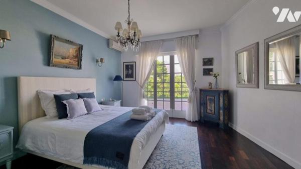 Fabron - Villa de 326 m² avec 6 chambres, piscine et vue mer !