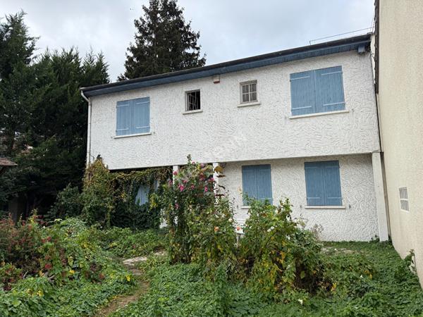 MONTREUIL, SUR UN TERRAIN DE 415M² , 2 MAISONS A RENOVER D'ENVIRON 75M² ET UNE GRANDE DEPENDANCE ATTENANTE DE 50M²