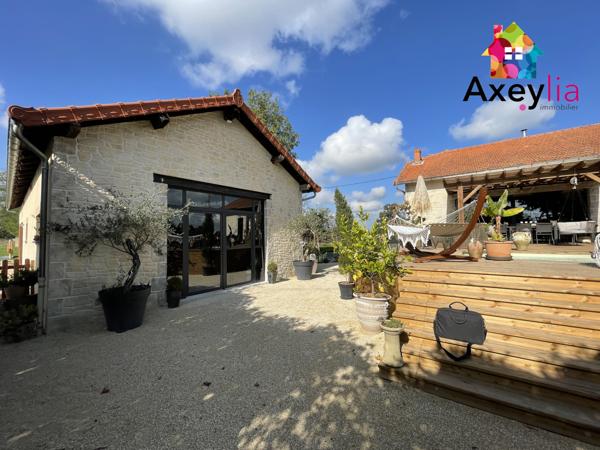 Perreux (42120) A VENDRE - PERREUX - PROPRIÉTÉ DE 3,3ha AVEC ANCIEN CUVAGE RÉNOVÉ, DÉPENDANCES, GRANGE AMÉNAGÉE ET PISCINE
