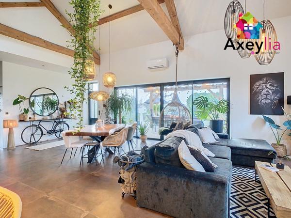 Perreux (42120) A VENDRE - PERREUX - PROPRIÉTÉ DE 3,3ha AVEC ANCIEN CUVAGE RÉNOVÉ, DÉPENDANCES, GRANGE AMÉNAGÉE ET PISCINE