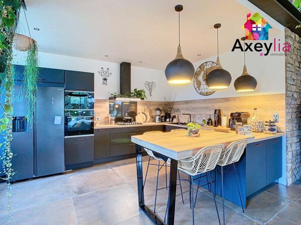 Perreux (42120) A VENDRE - PERREUX - PROPRIÉTÉ DE 3,3ha AVEC ANCIEN CUVAGE RÉNOVÉ, DÉPENDANCES, GRANGE AMÉNAGÉE ET PISCINE