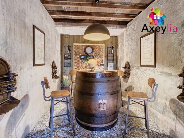 Perreux (42120) A VENDRE - PERREUX - PROPRIÉTÉ DE 3,3ha AVEC ANCIEN CUVAGE RÉNOVÉ, DÉPENDANCES, GRANGE AMÉNAGÉE ET PISCINE