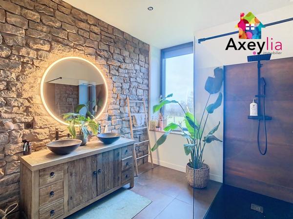 Perreux (42120) A VENDRE - PERREUX - PROPRIÉTÉ DE 3,3ha AVEC ANCIEN CUVAGE RÉNOVÉ, DÉPENDANCES, GRANGE AMÉNAGÉE ET PISCINE