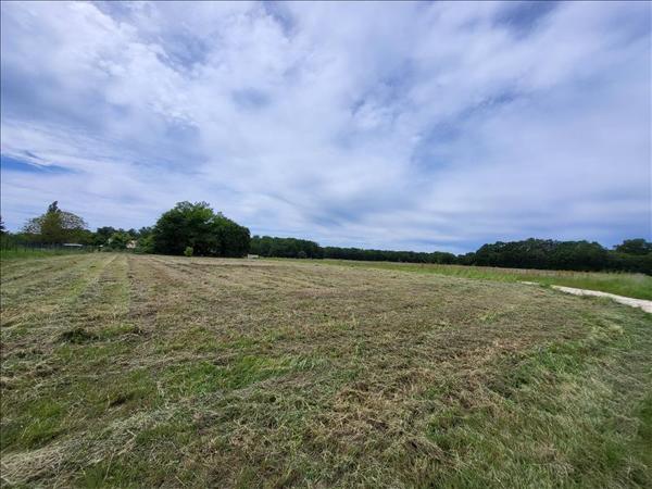 Terrain à vendre |  Clam |  2433 m²