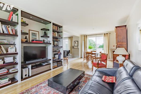 MAISON TRADITIONNELLE DE QUALITE BEAU JARDIN ARBORE