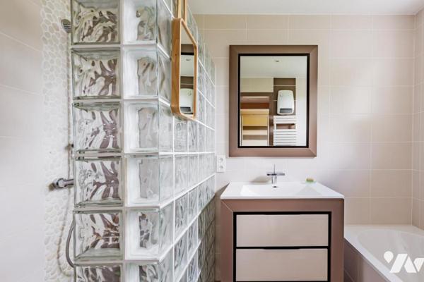 MAISON TRADITIONNELLE DE QUALITE BEAU JARDIN ARBORE