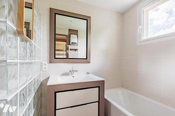 MAISON TRADITIONNELLE DE QUALITE BEAU JARDIN ARBORE