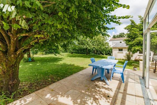 MAISON TRADITIONNELLE DE QUALITE BEAU JARDIN ARBORE