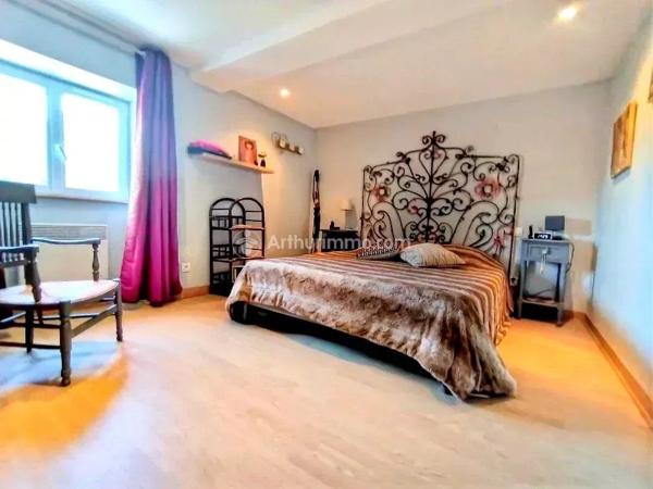 Vente                                                      Maison de village
                        
                     6 pièces                      152 m2                     à Boissezon