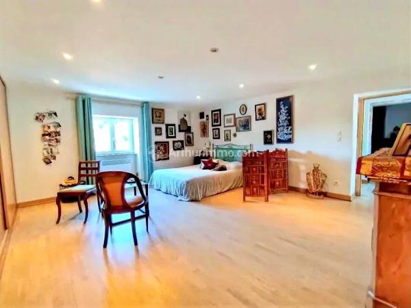 Vente                                                      Maison de village
                        
                     6 pièces                      152 m2                     à Boissezon