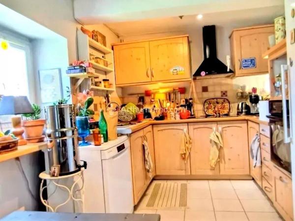 Vente                                                      Maison de village
                        
                     6 pièces                      152 m2                     à Boissezon