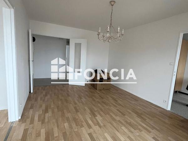 Location Appartement 4 pièces 75.48 m² - 8 RUE DES HAUTS DE CHANTURGUE Clermont Ferrand 63100