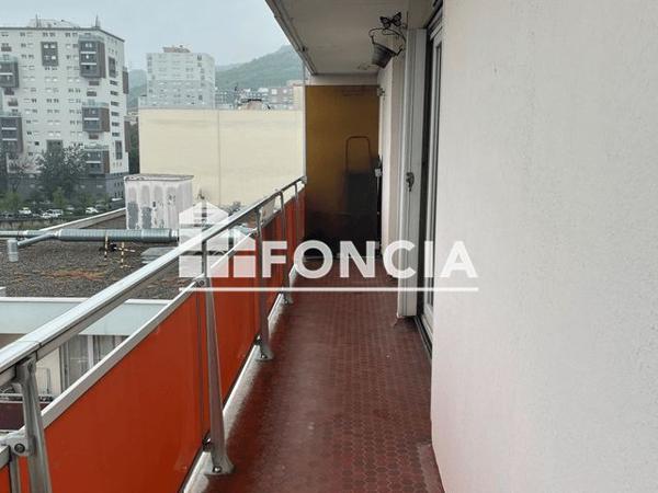 Location Appartement 4 pièces 75.48 m² - 8 RUE DES HAUTS DE CHANTURGUE Clermont Ferrand 63100