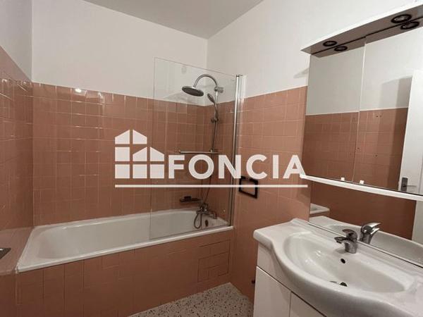 Location Appartement 4 pièces 75.48 m² - 8 RUE DES HAUTS DE CHANTURGUE Clermont Ferrand 63100