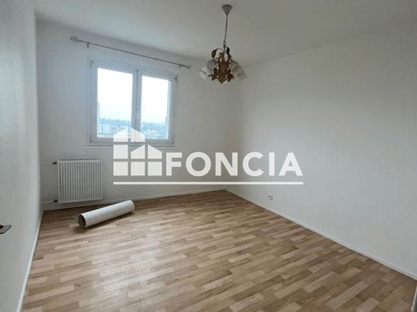 Location Appartement 4 pièces 75.48 m² - 8 RUE DES HAUTS DE CHANTURGUE Clermont Ferrand 63100