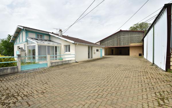 Immeuble à vendre    10 pièces •  Hagetmau