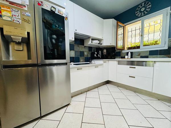 Maison Saint Cannat 9 pièce(s) 227 m2