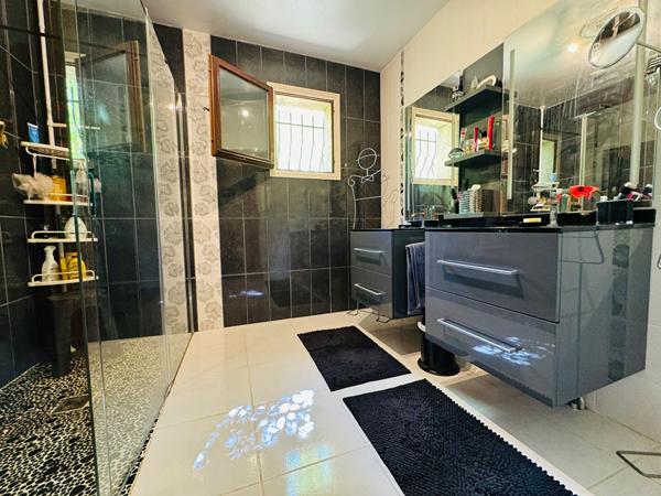 Maison Saint Cannat 9 pièce(s) 227 m2