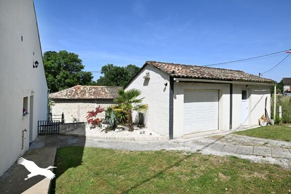 Maison à vendre 192 240 € Gond-Pontouvre 3 p 100 m² DPE D