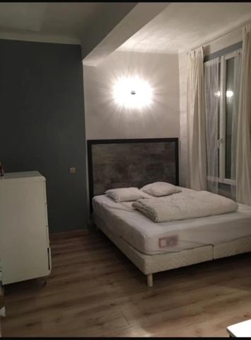 Centre ville d’Aix en Provence appartement de 64 m² T2/T3 rénové à deux pas du Palais de Justice