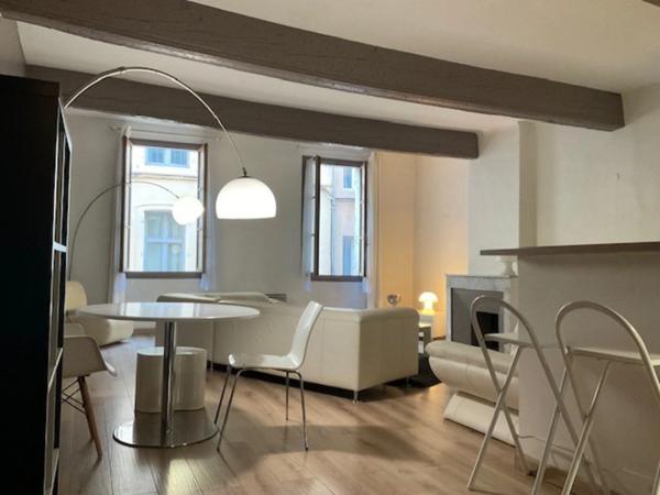 Centre ville d’Aix en Provence appartement de 64 m² T2/T3 rénové à deux pas du Palais de Justice