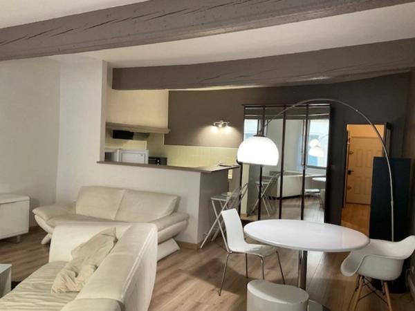Centre ville d’Aix en Provence appartement de 64 m² T2/T3 rénové à deux pas du Palais de Justice