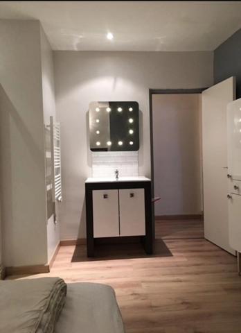 Centre ville d’Aix en Provence appartement de 64 m² T2/T3 rénové à deux pas du Palais de Justice