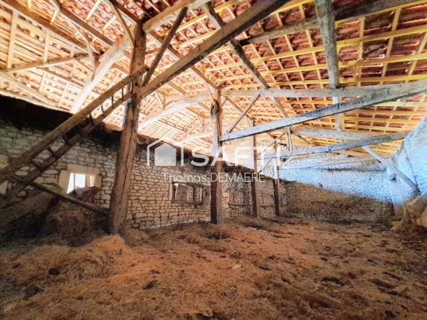 Longère charentaise, 500 m² dépendances, 7000m² de terrain