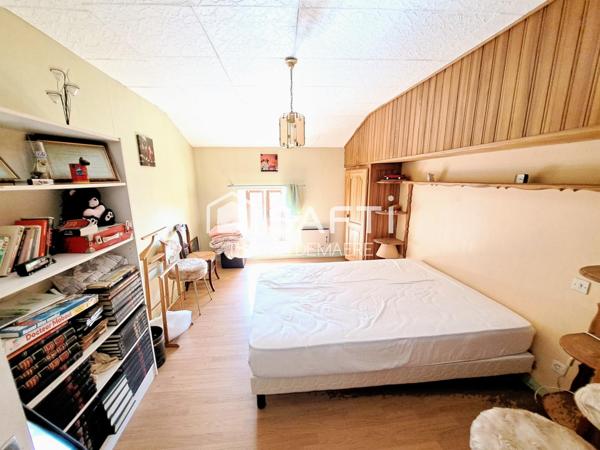 Longère charentaise, 500 m² dépendances, 7000m² de terrain