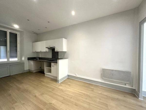 Appartement 4 pièces                                        - 38000 Grenoble Réf : 3985