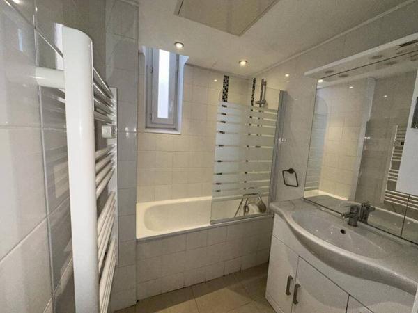 Appartement 4 pièces                                        - 38000 Grenoble Réf : 3985