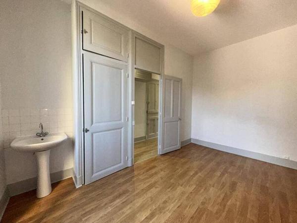 Appartement 4 pièces                                        - 38000 Grenoble Réf : 3985