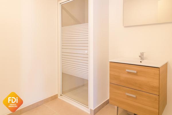 Centre-village - T 2 - 40.73 m2- parking privatif