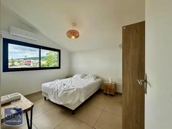 Maison à louer 4 pièces 83.1m² Saint-Paul (97411)