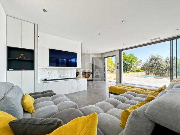 Villa contemporaine d'exception Nîmes 30000