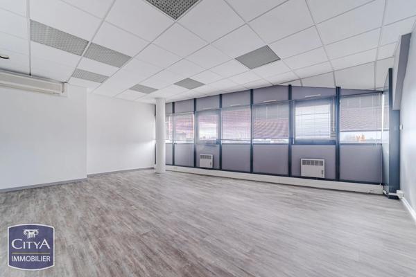 Local professionnel à vendre 77m² Tours (37000)