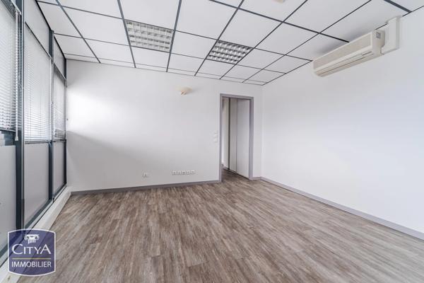 Local professionnel à vendre 77m² Tours (37000)