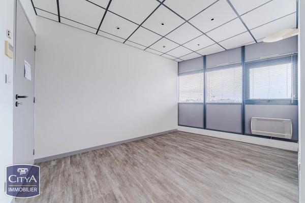 Local professionnel à vendre 77m² Tours (37000)