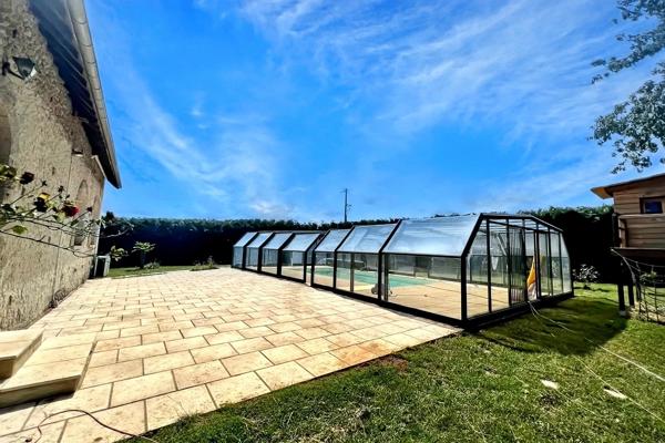 Maison d’architecte de 216 m2 avec piscine et 2 dépendances, sur terrain 2798 m2