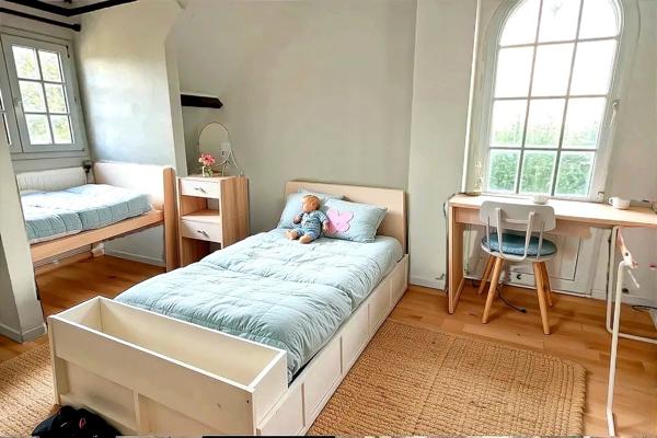 Maison d’architecte de 216 m2 avec piscine et 2 dépendances, sur terrain 2798 m2