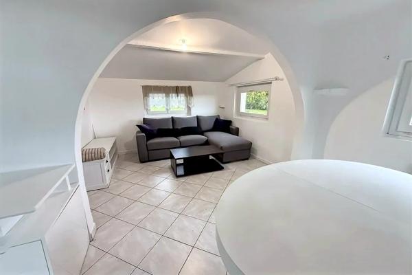 Maison d’architecte de 216 m2 avec piscine et 2 dépendances, sur terrain 2798 m2