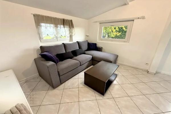 Maison d’architecte de 216 m2 avec piscine et 2 dépendances, sur terrain 2798 m2