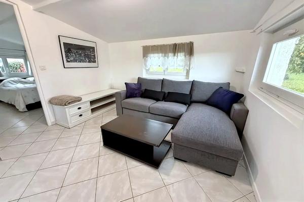 Maison d’architecte de 216 m2 avec piscine et 2 dépendances, sur terrain 2798 m2